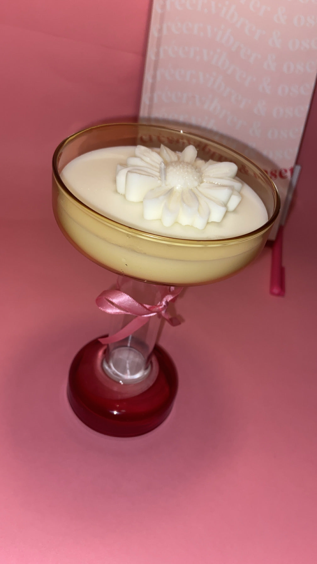 Bougie parfumée dans une tasse coupe - rouge jaune– Vanille Fleurie