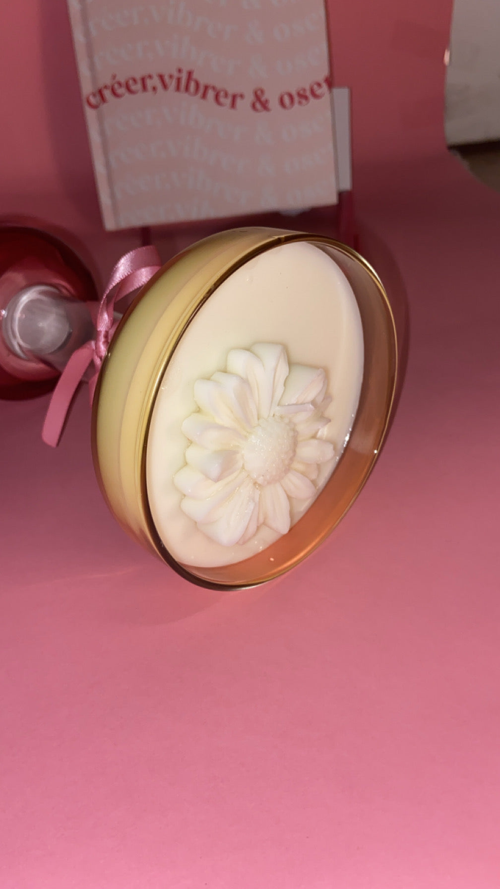 Bougie parfumée dans une tasse coupe - rouge jaune– Vanille Fleurie