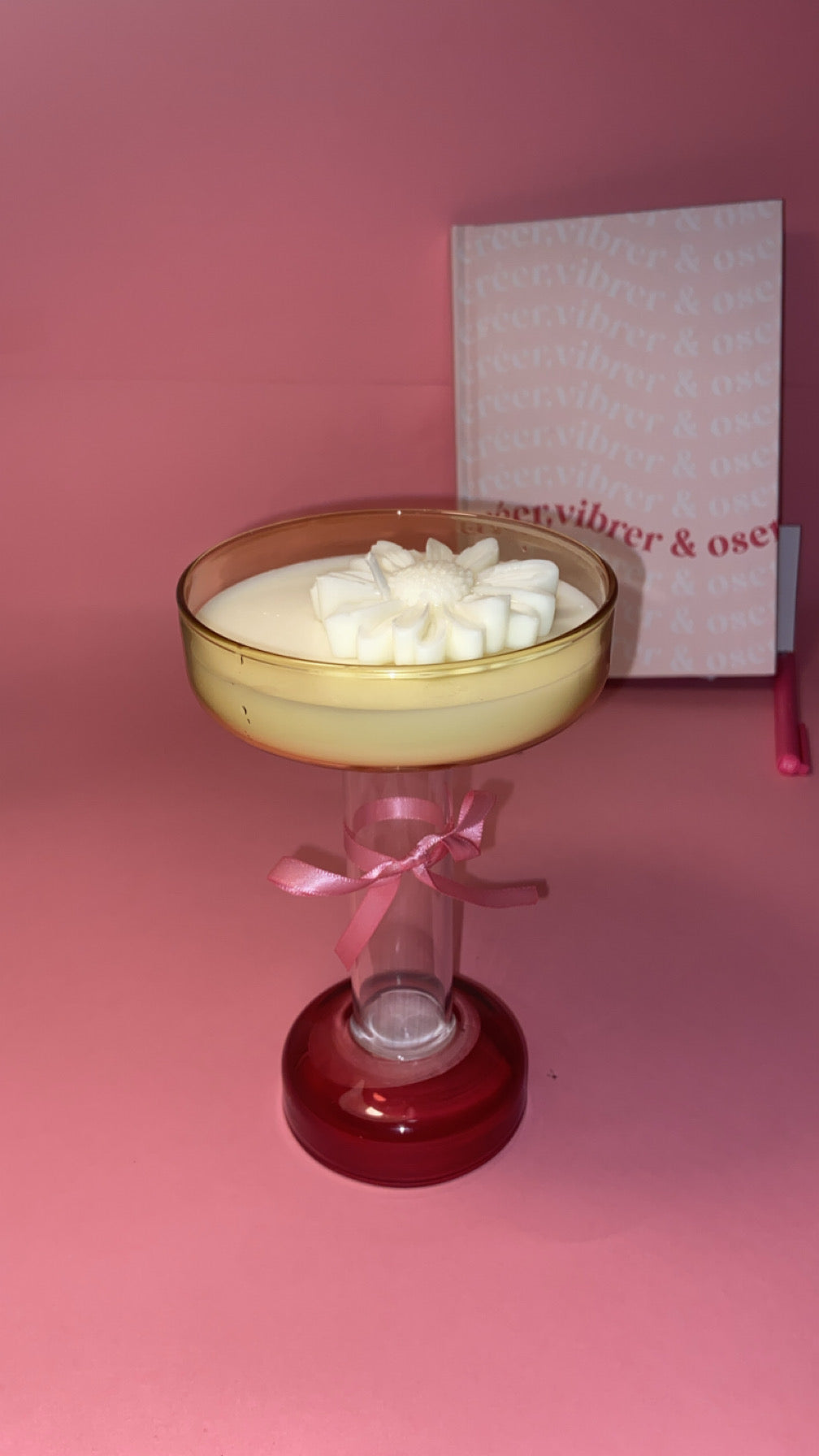 Bougie parfumée dans une tasse coupe - rouge jaune– Vanille Fleurie