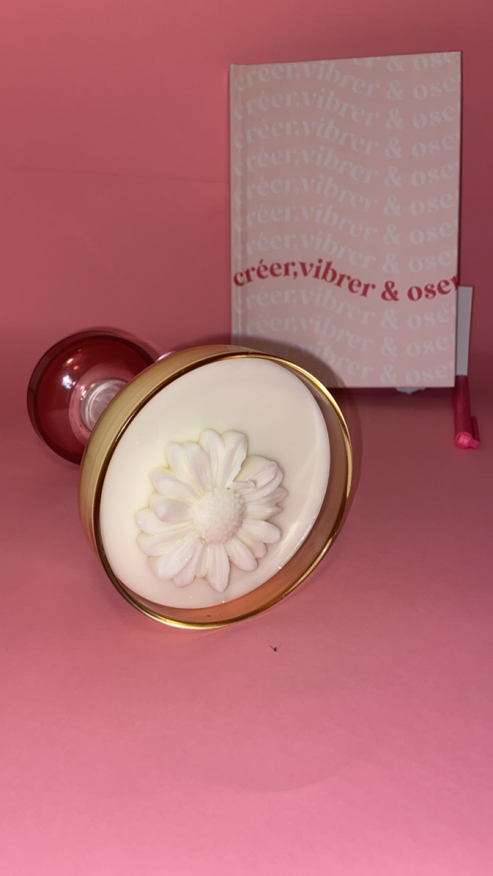Bougie parfumée dans une tasse coupe - rouge jaune– Vanille Fleurie